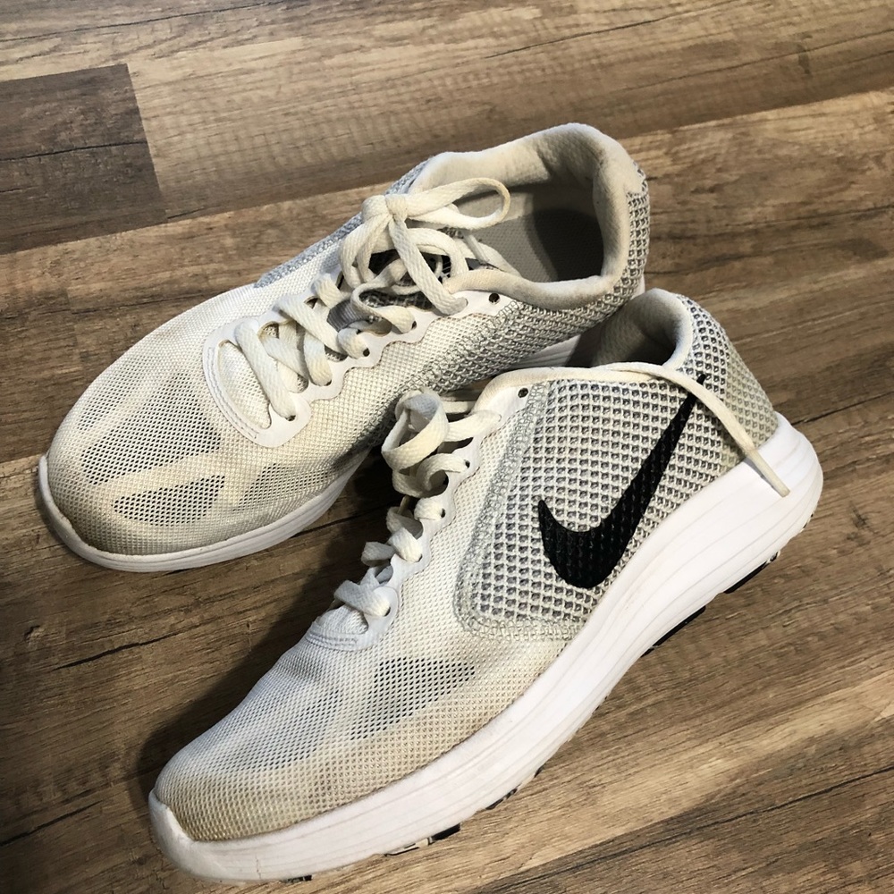 Nike size 6 white running shoes